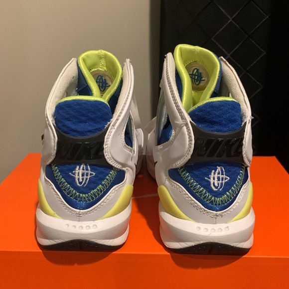 Men’s Old School Nike Basketball High-Tops - Picture 4 of 15